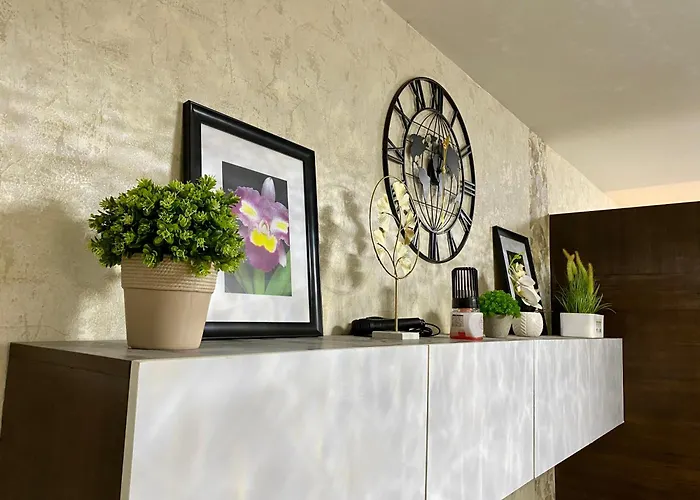 Artistry In Bloom Penthouse Retreat In Air Makati Blazing Fast 300 Mbps Air Apartment *