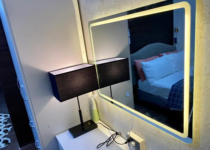 Artistry In Bloom Penthouse Retreat In Air Makati Blazing Fast 300 Mbps Air Apartment *