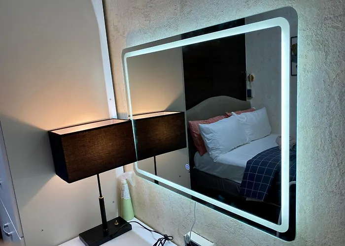 Artistry In Bloom Penthouse Retreat In Air Makati Blazing Fast 300 Mbps Air Apartment *