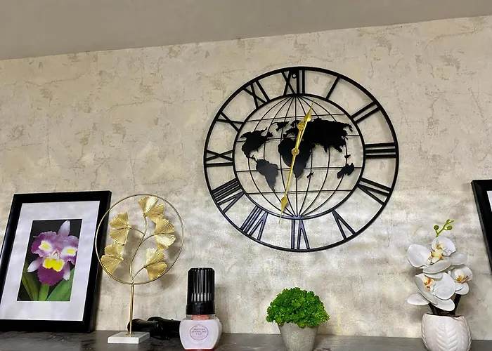 Artistry In Bloom Penthouse Retreat In Air Makati Blazing Fast 300 Mbps Air Apartment *