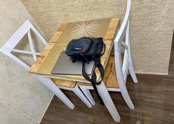 Artistry In Bloom Penthouse Retreat In Air Makati Blazing Fast 300 Mbps Air * Manila
