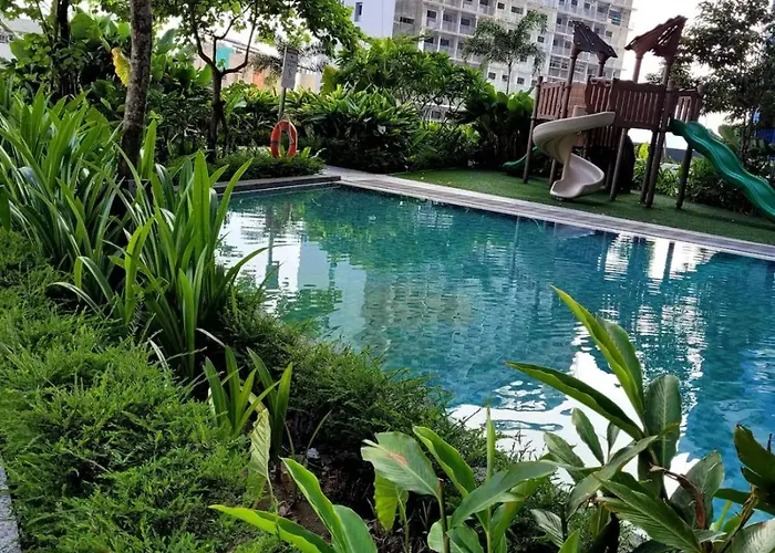 Artistry In Bloom Penthouse Retreat In Air Makati Blazing Fast 300 Mbps Air Apartment *